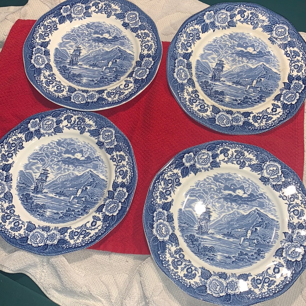 Beautiful set of 4 Lochs Of Scotland Plates - Picture 1 of 5
